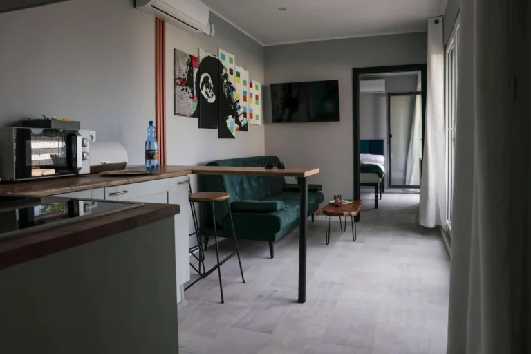 f1e80318-6811-472f-bd13-9dcdfdd2d871